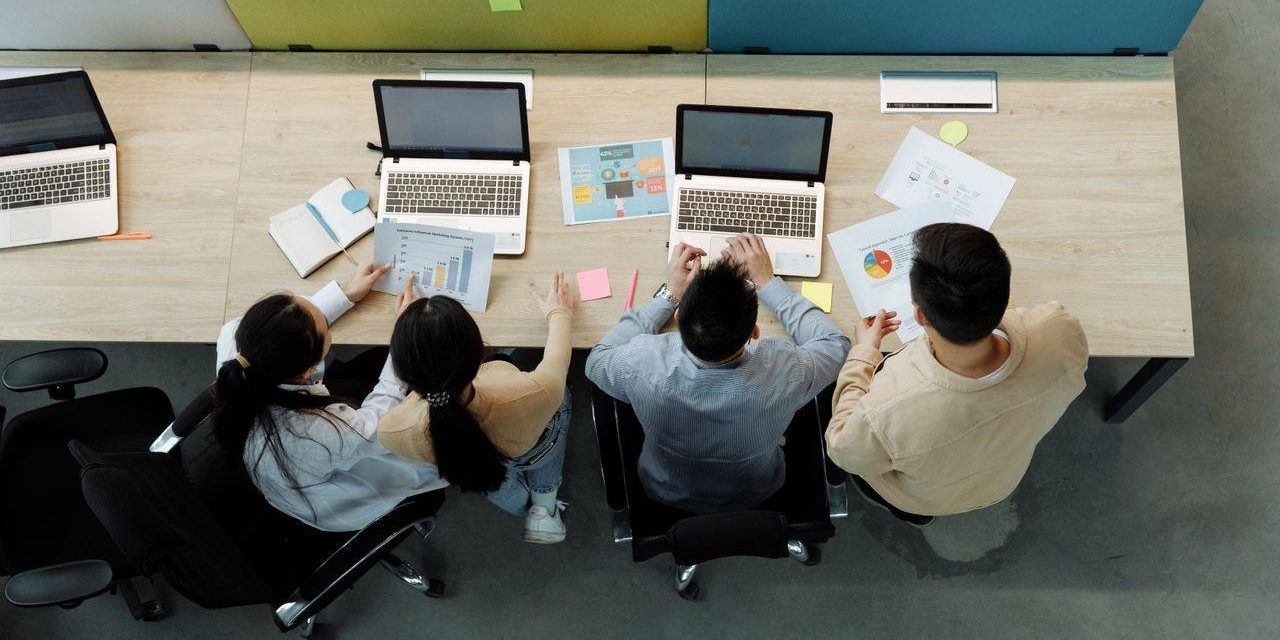 7 Ways CRM Software Improves Employee Communication and Productivity
