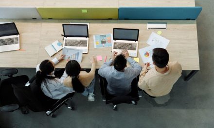 7 Ways CRM Software Improves Employee Communication and Productivity